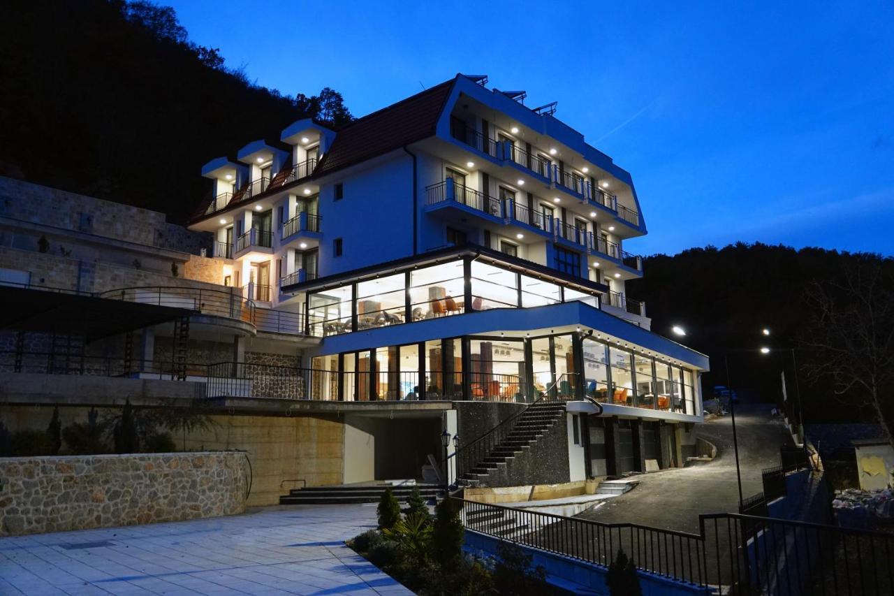 סטרוגה Dishli Hotel & Spa מראה חיצוני תמונה
