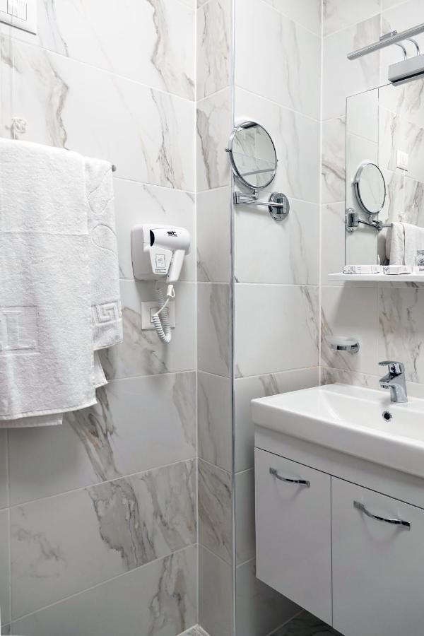 סטרוגה Dishli Hotel & Spa מראה חיצוני תמונה