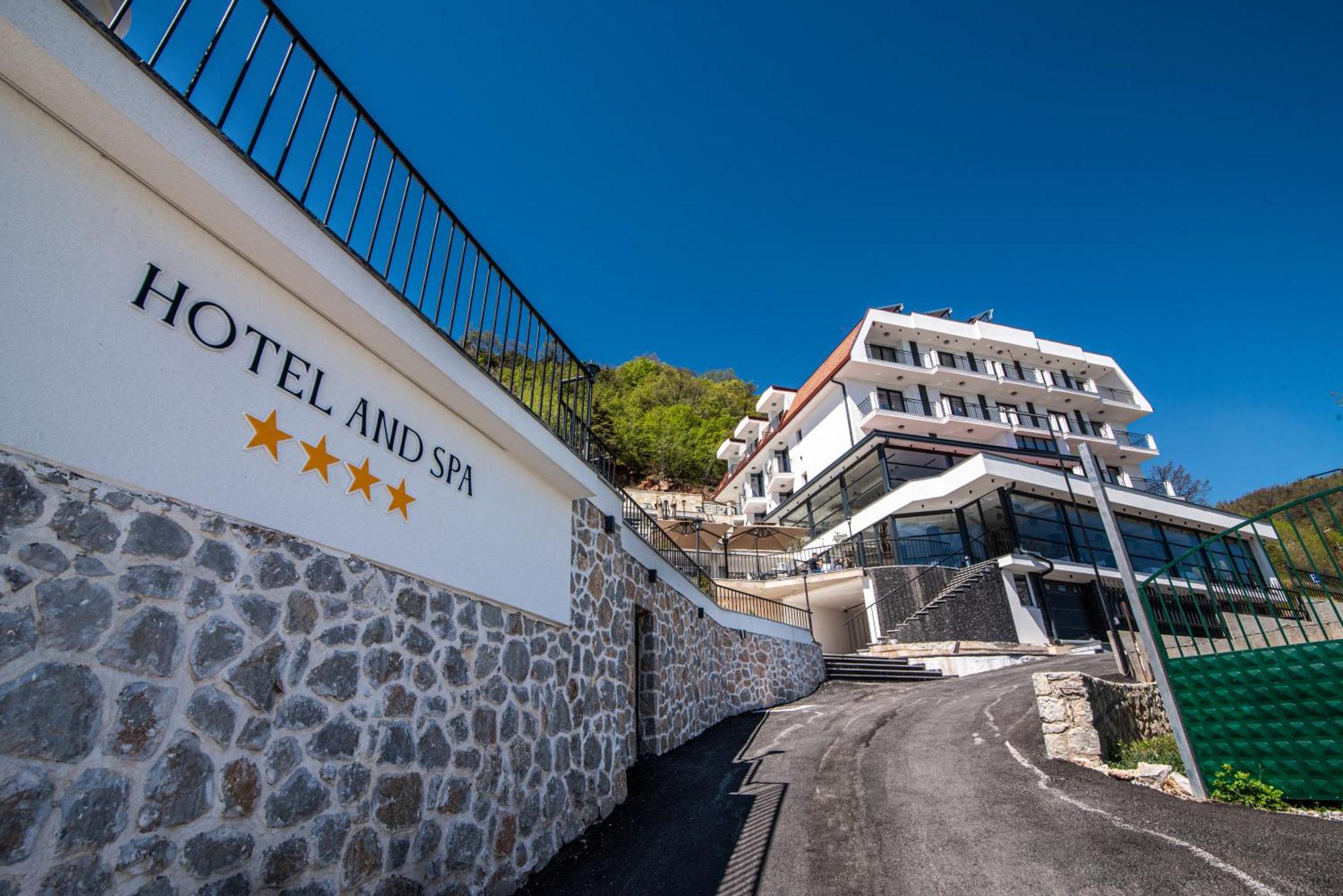 סטרוגה Dishli Hotel & Spa מראה חיצוני תמונה
