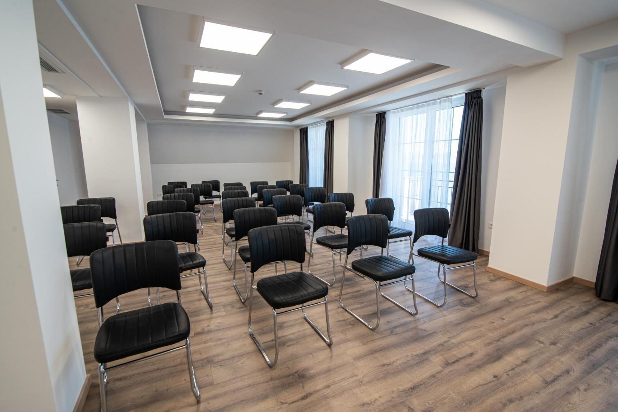 סטרוגה Dishli Hotel & Spa מראה חיצוני תמונה