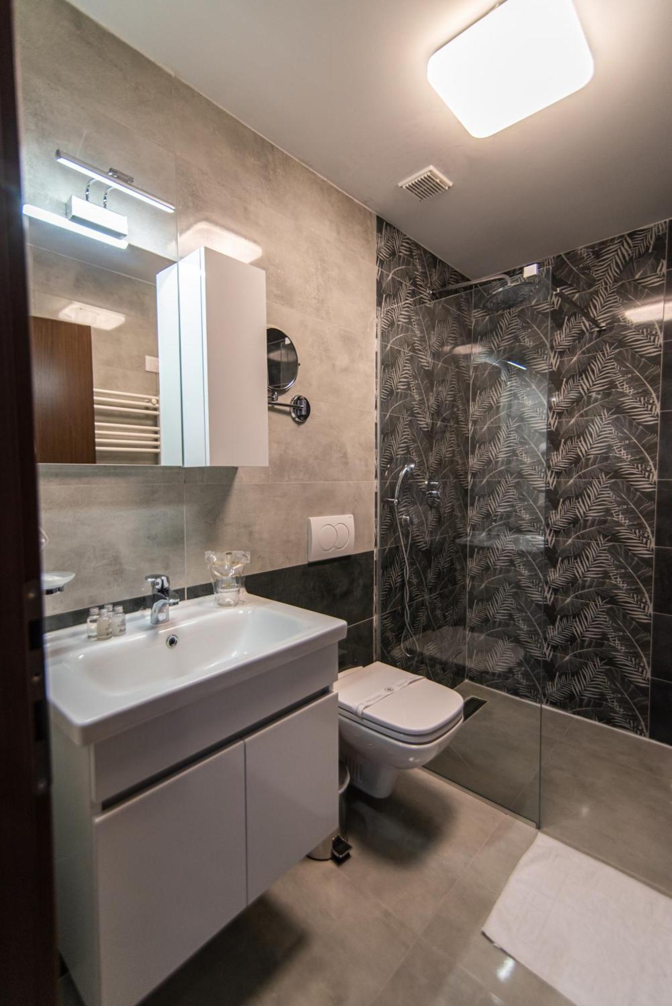 סטרוגה Dishli Hotel & Spa מראה חיצוני תמונה
